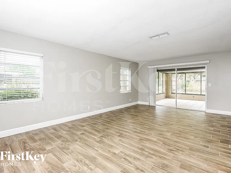 957 Bayward Ct — Photo 3