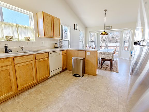 3rd image of 4423 Knollcrest Dr