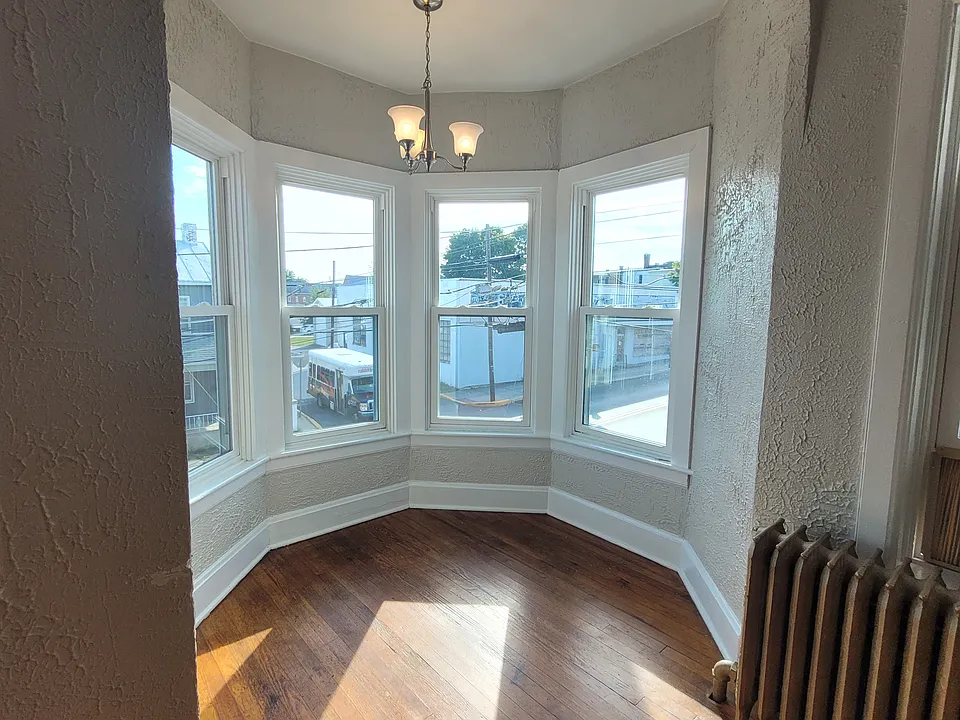 28 N Queen St #2