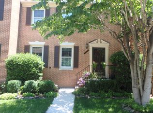 9448 Park Hunt Ct, Springfield, VA 22153