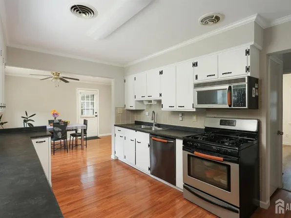 26 Lynn Avenue, Middlesex, NJ 08846