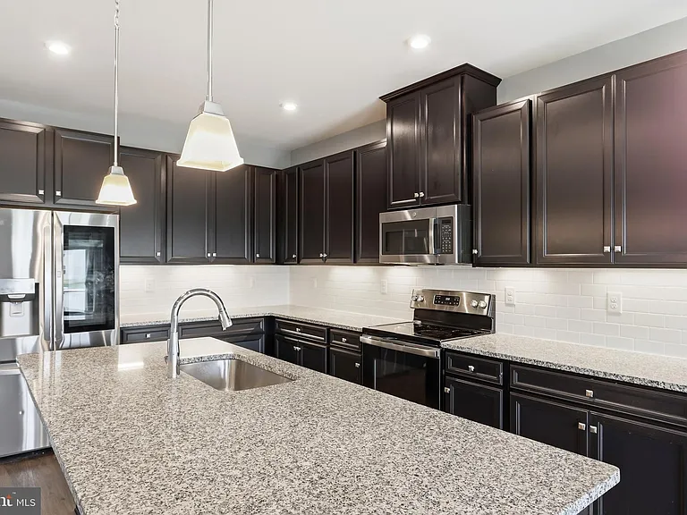 529 Swansea Dr — Photo 1