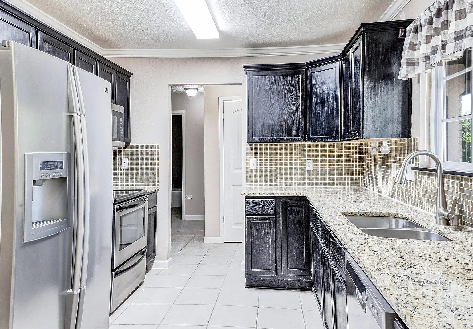 3 bed, 2.0 bath, 1236 sqft, $1,900 — Photo 4