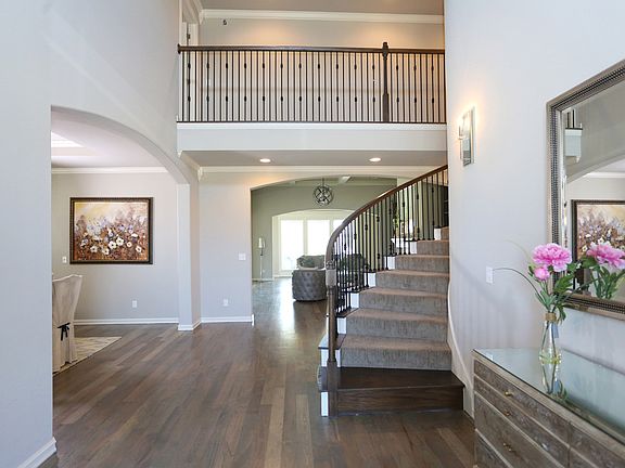 2-story entry way