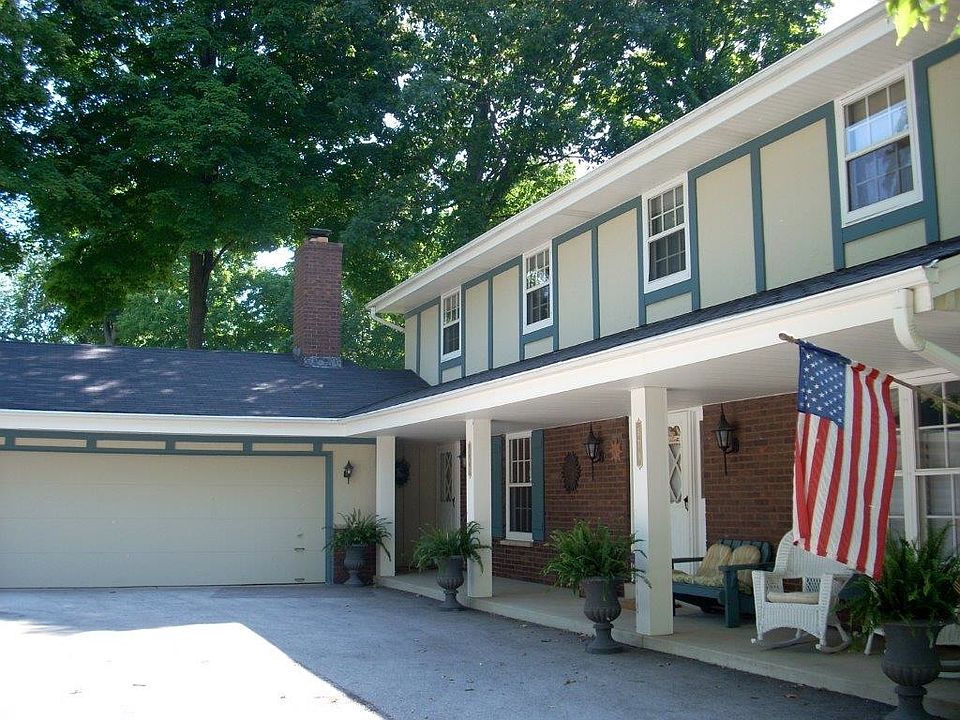 2nd image of 560 Forest Ct #Townhouse