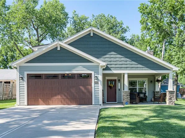 10802 NW 75th St, Weatherby Lake, MO 64152
