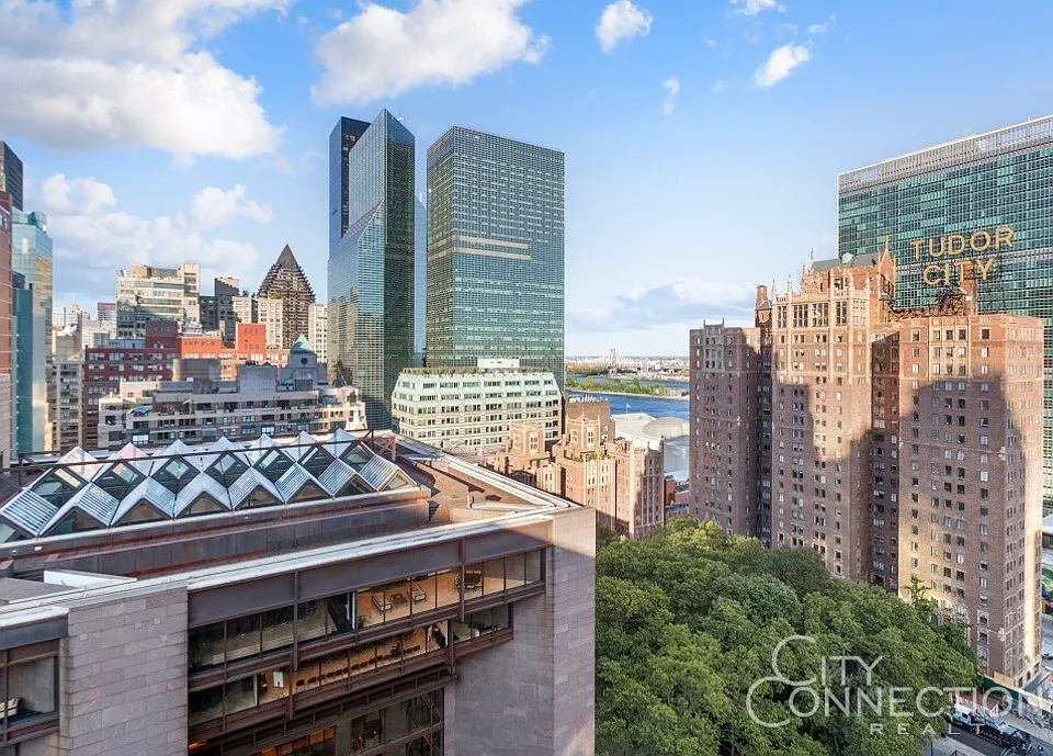 320 E 42nd St #2108