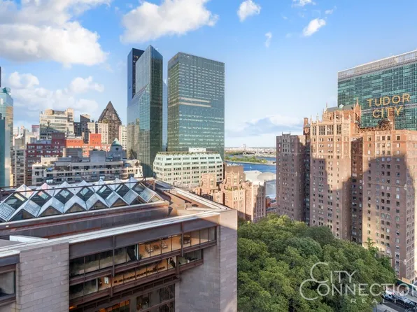 320 E 42nd St, New York, NY