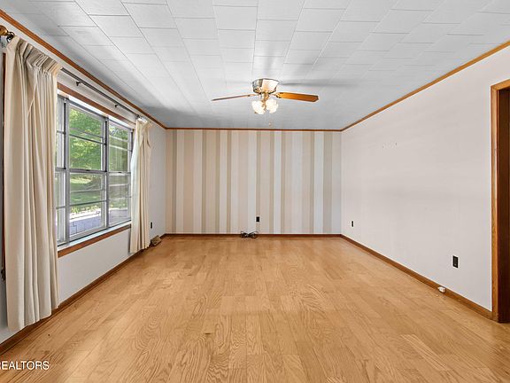 5th image of 149 Holbrook Ave
