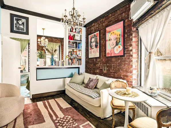 77 Perry Street image 1 of 7