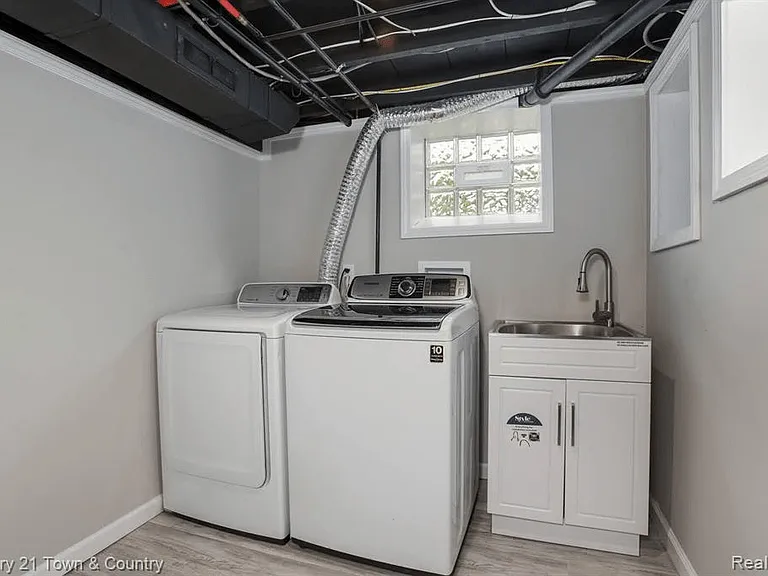 28588 Pierce St — Photo 14