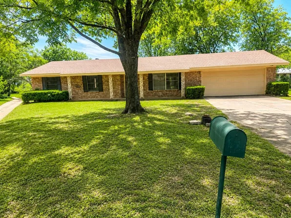 1141 Bowie St, Sulphur Springs, TX 75482