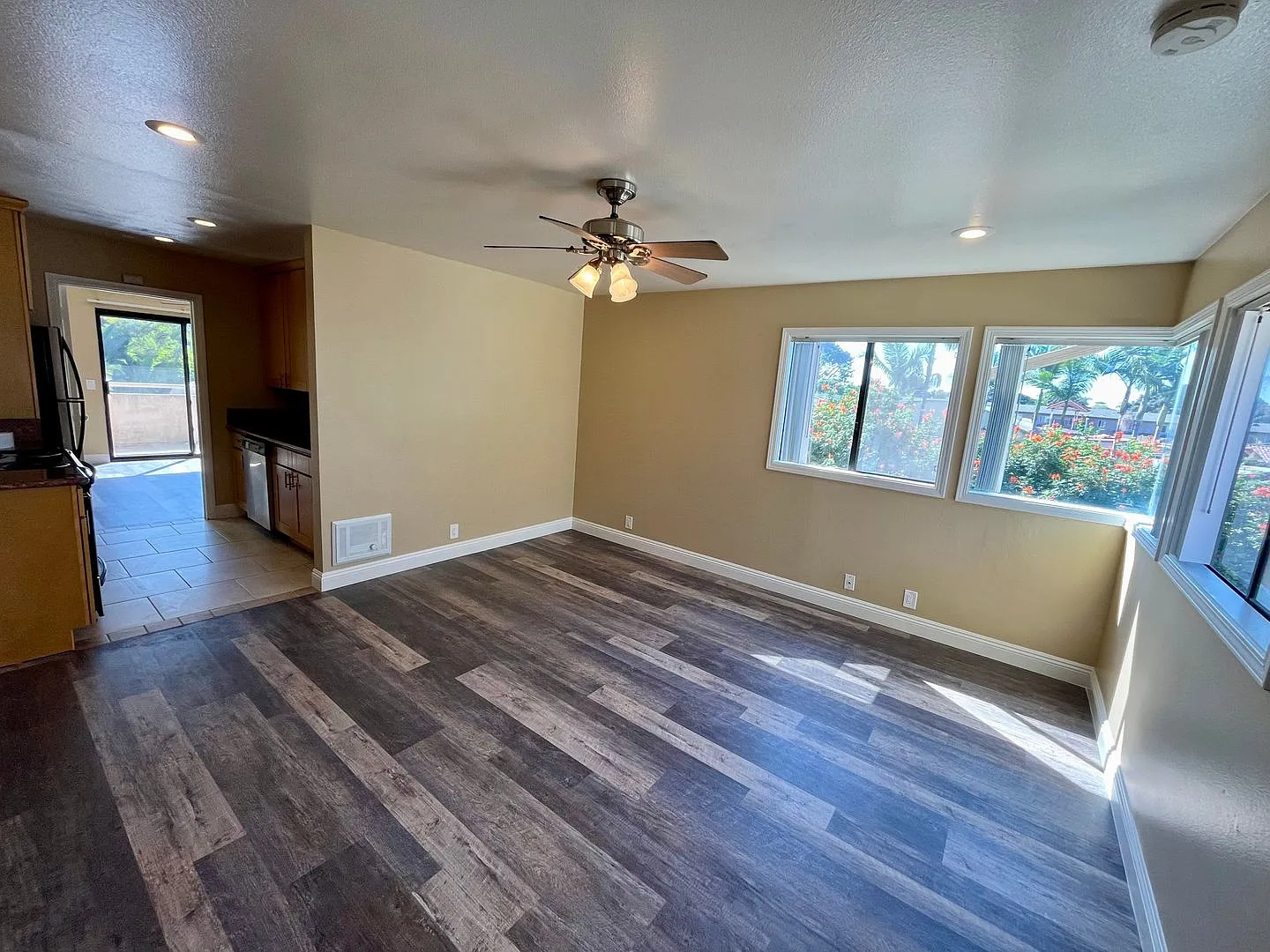 Vulcan Apartments — Photo 3