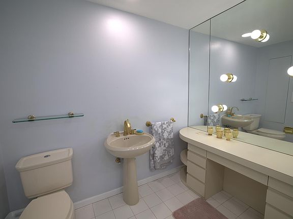 4th image of 200 Hillside Ave #200