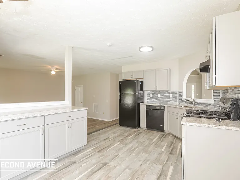 1387 Cater Ln — Photo 3