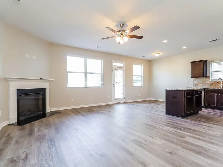 1075 Lear Dr — Photo 4