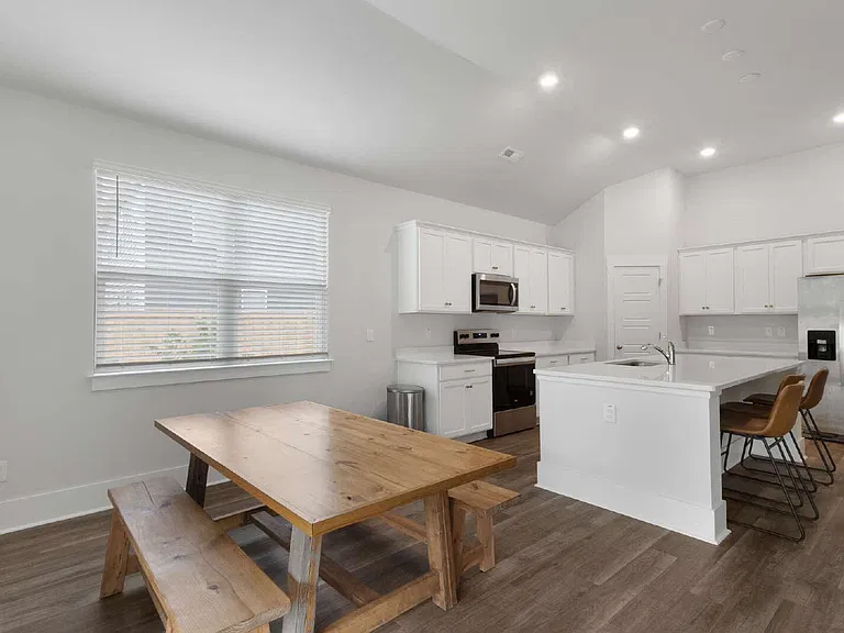 322 Whalebone Ave — Photo 12