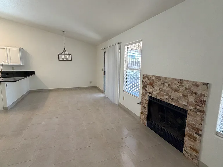 2534 S Perillo Dr — Photo 18