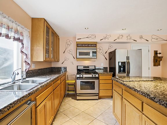3rd image of 2151 N Parker Ct