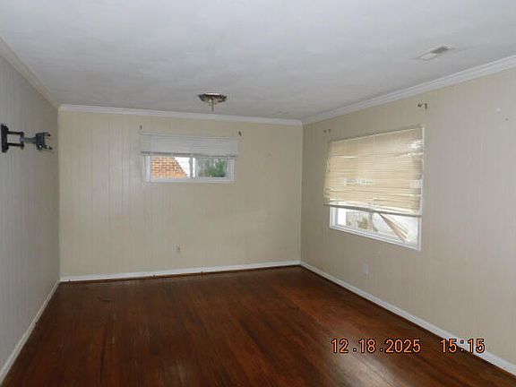 3rd image of 1222 Hamilton Ter SE