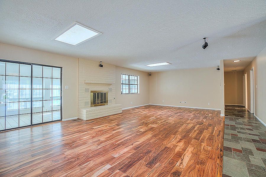 1st image of 1407 Hertz Dr SE
