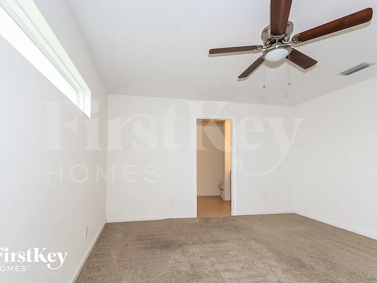 1682 SW Crawford Ave — Photo 6