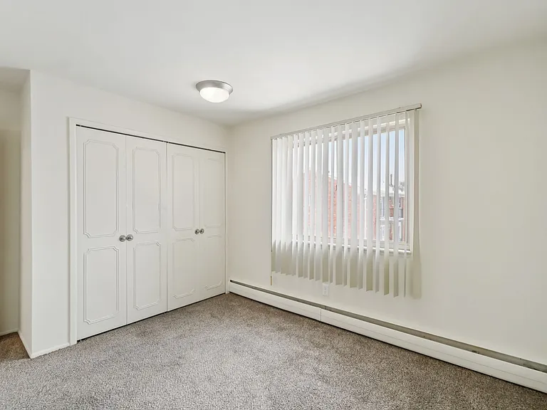 Cherry Hill Village Apartments - Dearborn Heights, MI — Photo 38