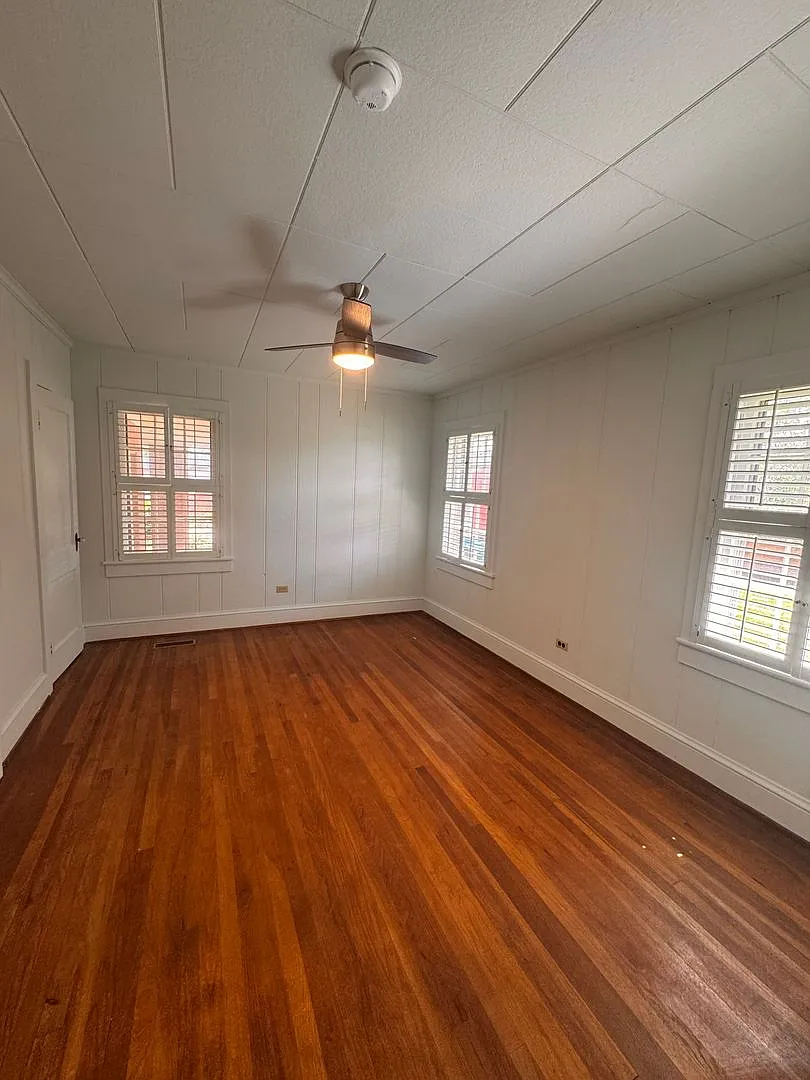 3 Bed 2 Bath Brick Home with Bonus Room — Photo 4