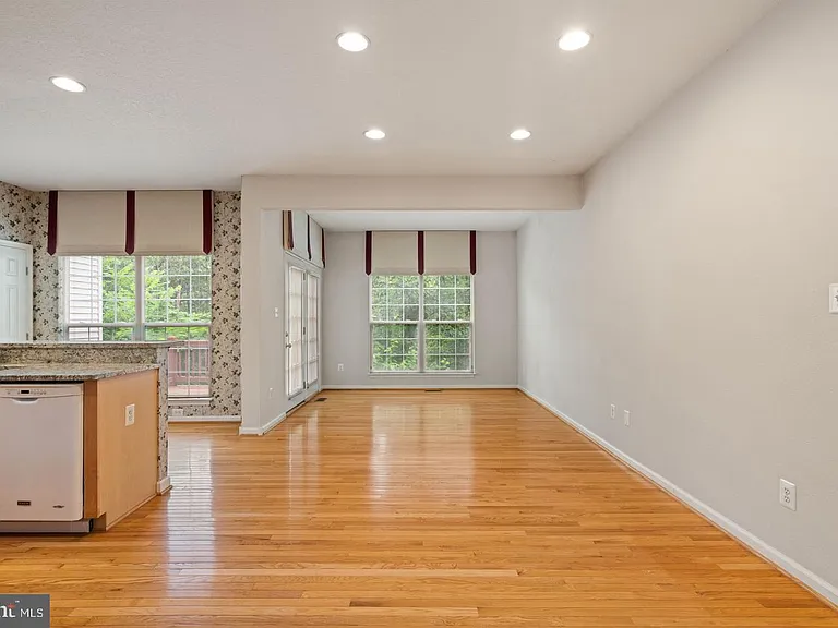 13280 Maple Creek Ln — Photo 15