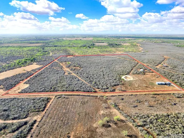 452 Pr 6620, Devine, TX 78016