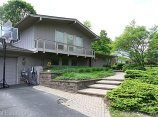 5382 Van Ness Dr, Bloomfield Hills, MI 48302