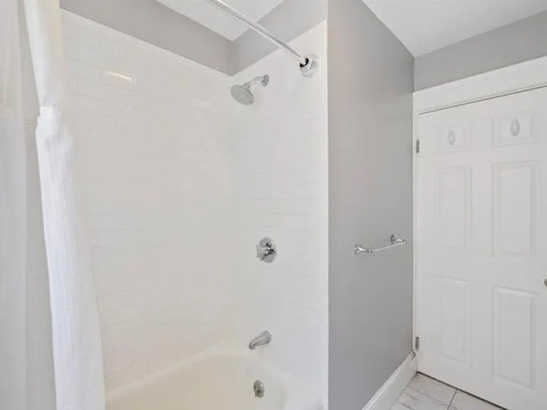 92 Colonial Road — Photo 9