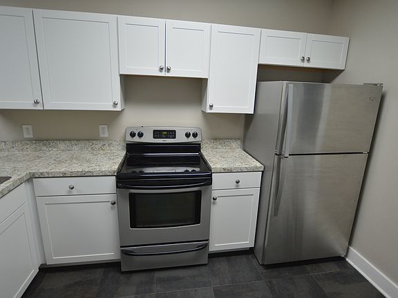 2nd image of 2292 Grandview Ave
