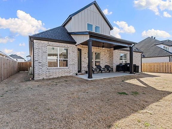 3rd image of 330 Rainforest Loop