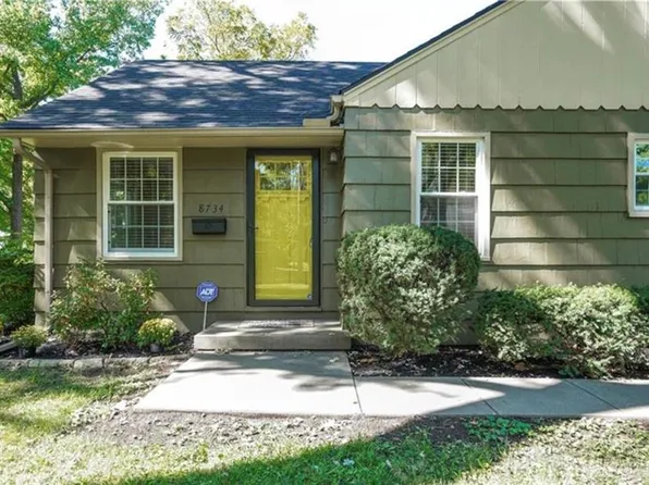 8734 Maiden Ln, Kansas City, MO 64114