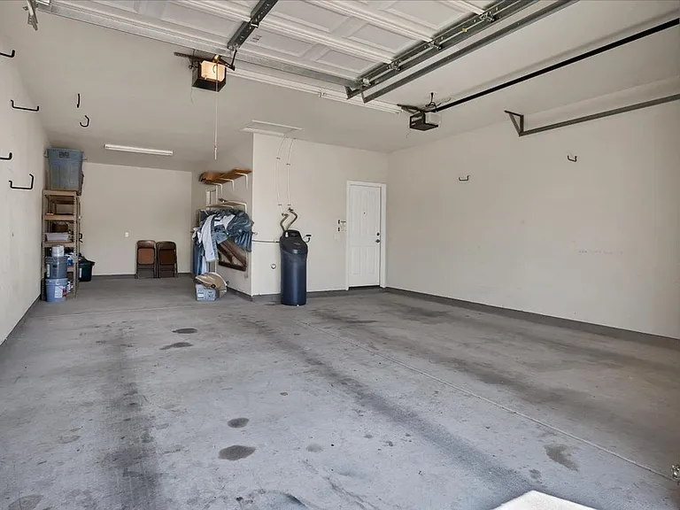 203 Raindance Cv — Photo 33