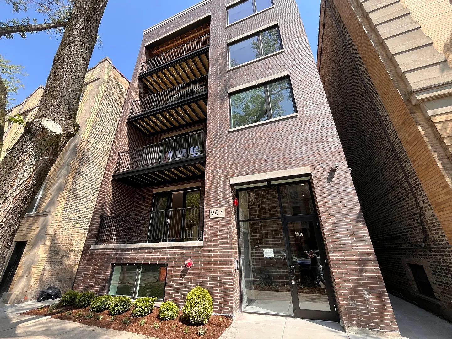 2 bed, 1000 sqft, $3,695 — Photo 1