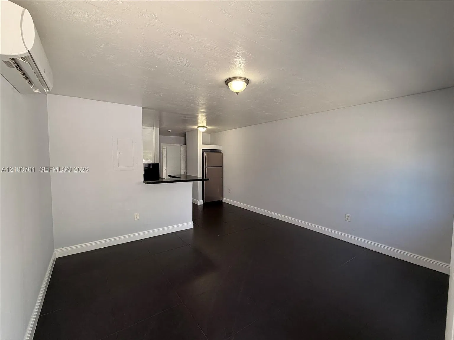 Riverside Manor — Photo 4