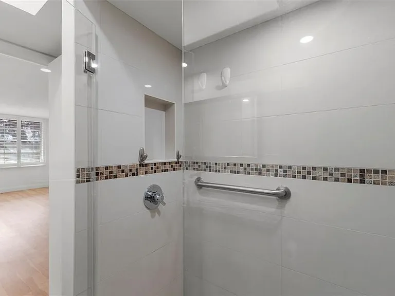 1001 Pearce Dr #302 — Photo 21