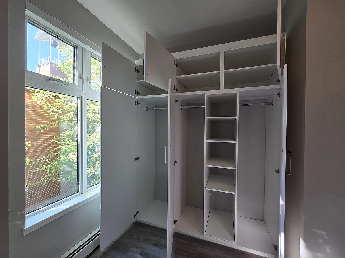Building Photo - 515 4th Ave NE #4