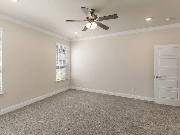 411 Linda Ln — Photo 16