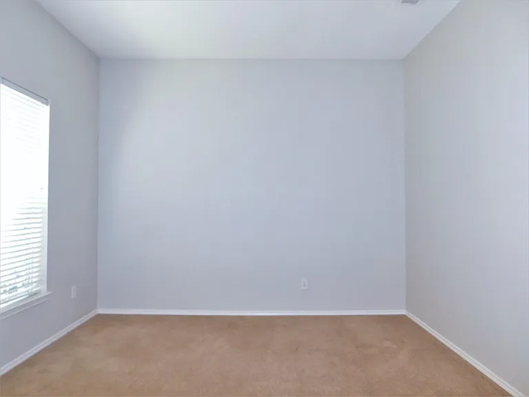 3721 Calvert Ln — Photo 4
