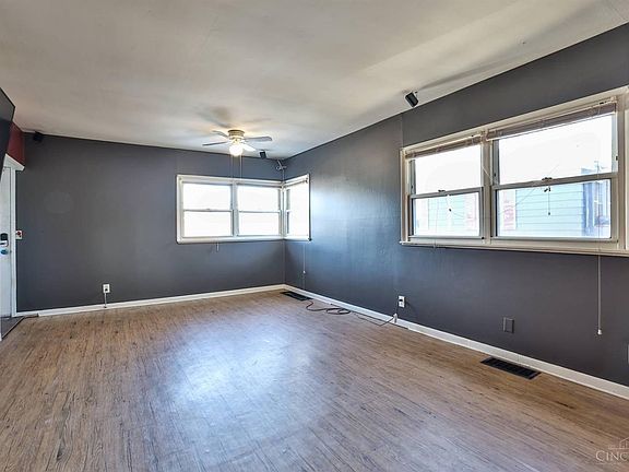 4th image of 220 Rockaway Ave