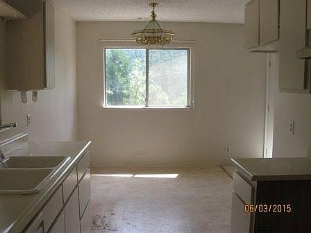 3rd image of 835 N 6th Ave