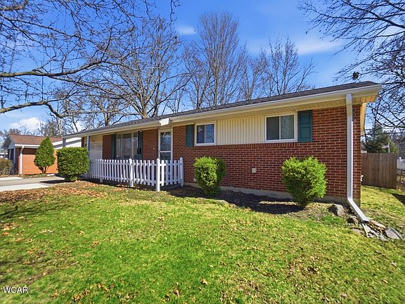 3rd image of 926 Crestwood Dr