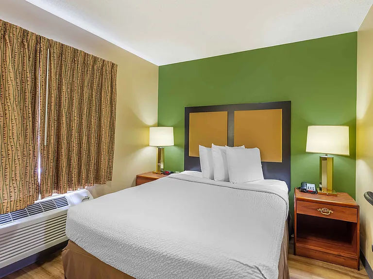 Studio Suite - 1 Queen Bed