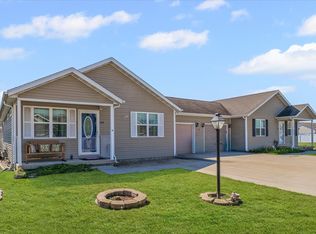 209 Augusta Ct, Fisher, IL 61843
