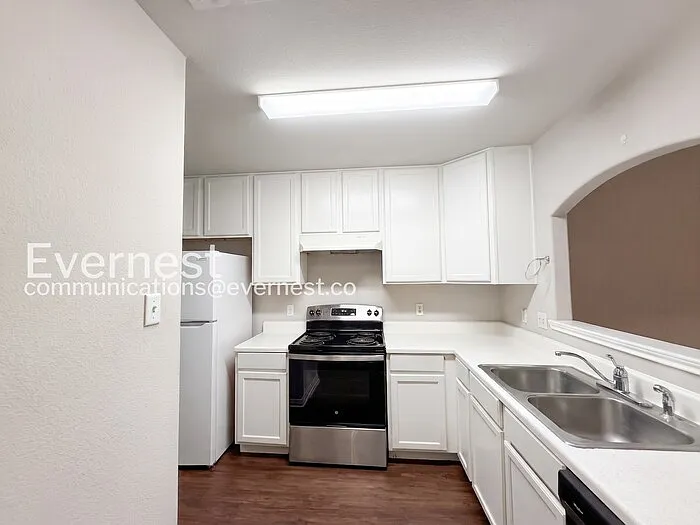1011 Iola Dr — Photo 6