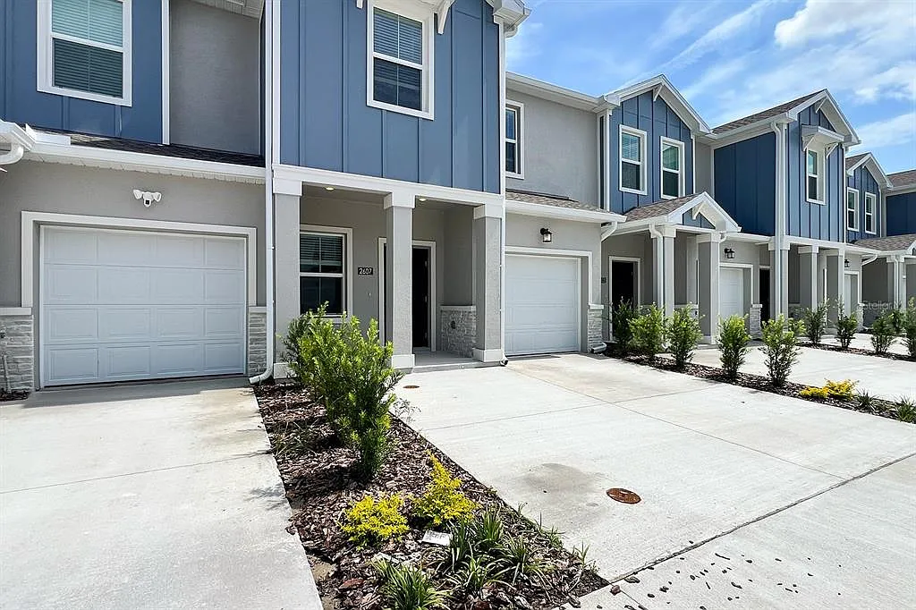 3 bed, 2.5 bath, 1834 sqft, $1,950 — Photo 4