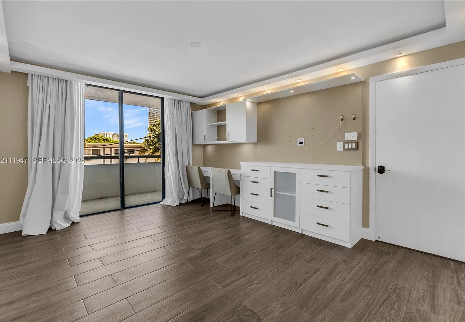 Parkview Plaza Condo — Photo 3